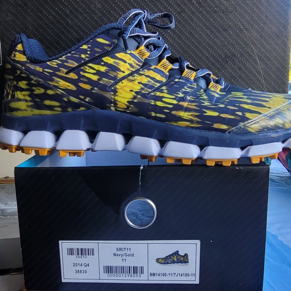 New in box Boombah Navy/Gold size 11 men's turf sneaker